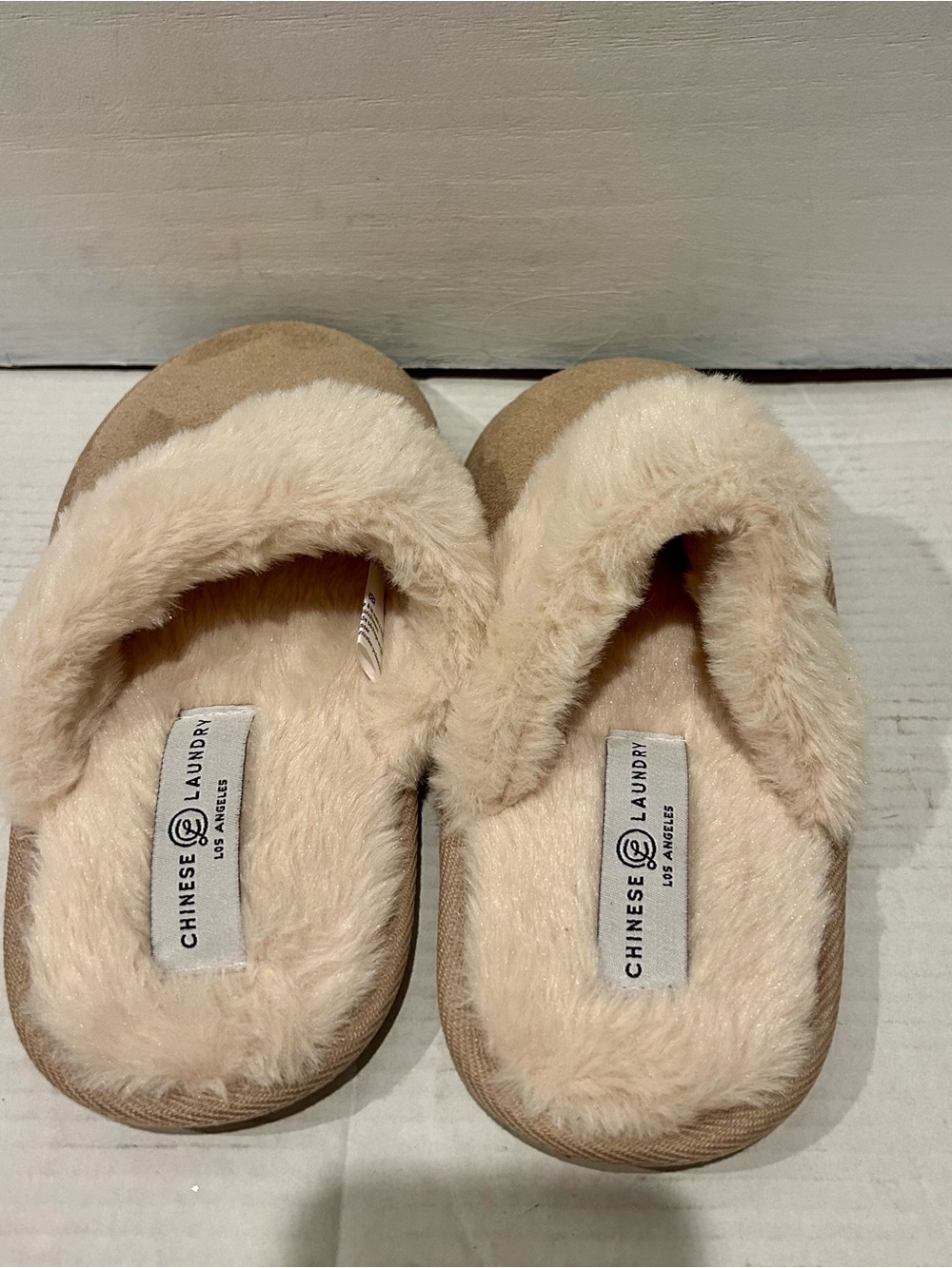 Chinese Laundry Women’s Tan Fuzzy Slip-On Slippers